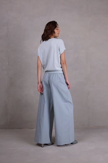 Ijsblauwe pull met korte mouwen en ronde hals Sora Nathalie Vleeschouwer