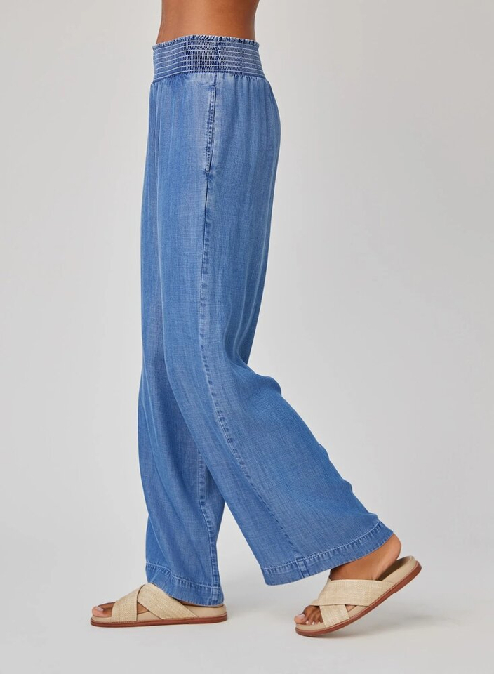 Blauwe soepelvallende broek met elastiek 