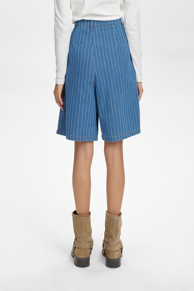 Blauwe oversized jeansshort met krijtstreep Nulucie Numph 