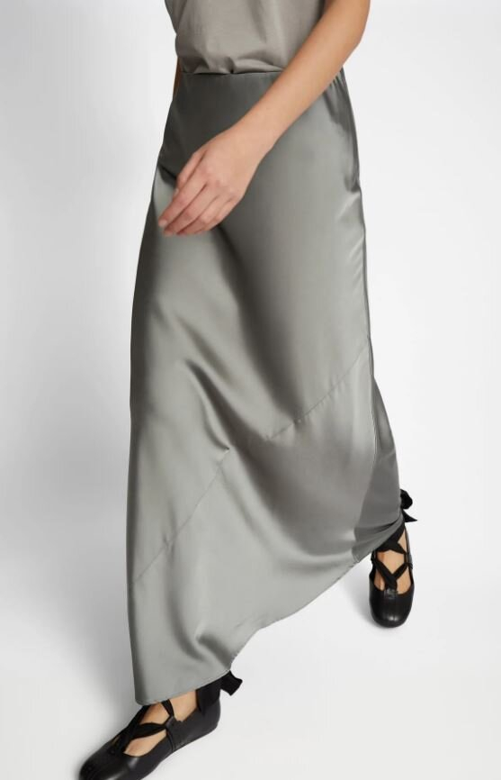 Dust green lange rok in glanzende stof Bardot Munthe 