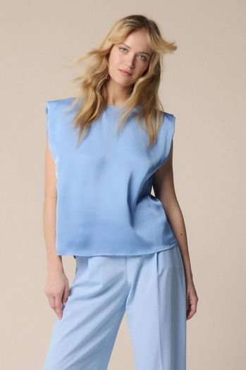 Blauwkleurige mouwloze blouse met goudkleurige detailrand Kostanza Kocca