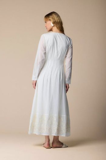 Witte lange hemdjurk met knoopjes en V-hals Judith Kocca