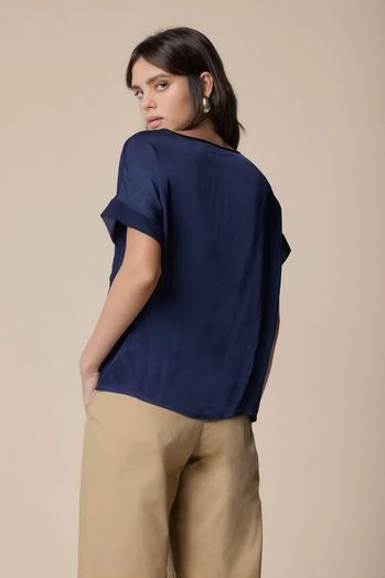 Donkerblauwe glanzende blouse met korte mouwen Hakilly Kocca