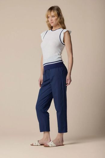 Witte mouwloze pull met donkerblauwe details Jose Kocca