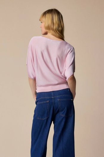 Lichtroze glanzende pull met boothals en vlindermouwen Karla Kocca