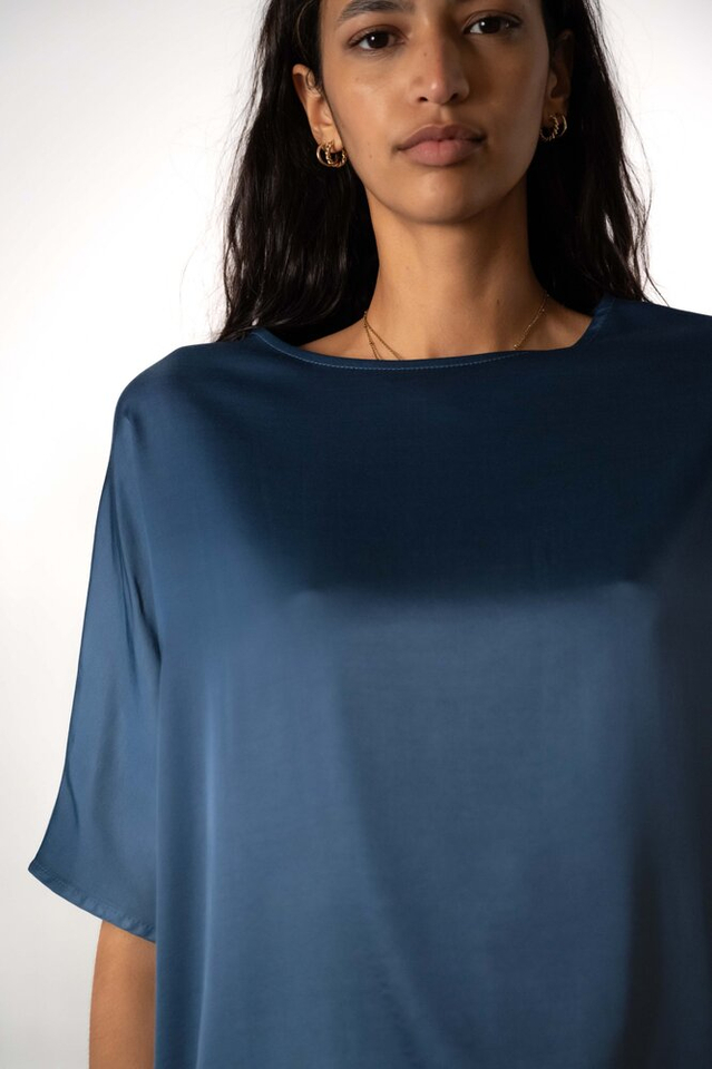 Blauwe glanzende bloes Rosie Jeff 