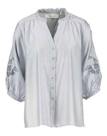 Lichtblauwe blouse met detail op de mouwen Tina Nukus