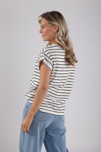 Ecru t-shirt met blauwe strepen Noor Nukus 