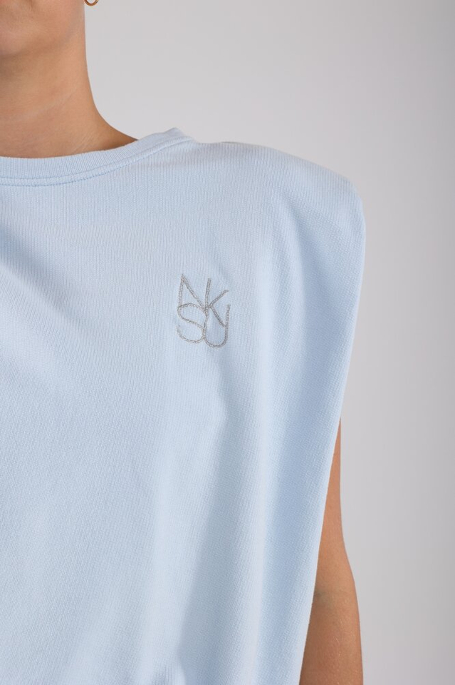 Blauwe mouwloze sweater met strop onderaan  Babette Nukus 