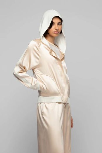 Parelmoerkleurige glanzende gilet met rits en kap Gadine Max & Moi