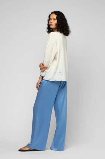 Ecru pull met lichtblauw bloemenmotief Palia Max & Moi
