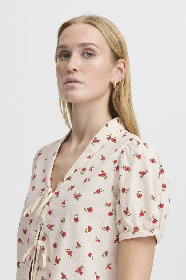 Beige bloes met rode rozen Rosey Ichi 