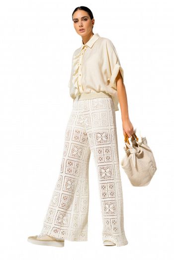 Licht beige bloes met frul Caroline Biss