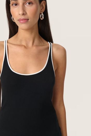 Zwarte top met witte boord Soaked In Luxury