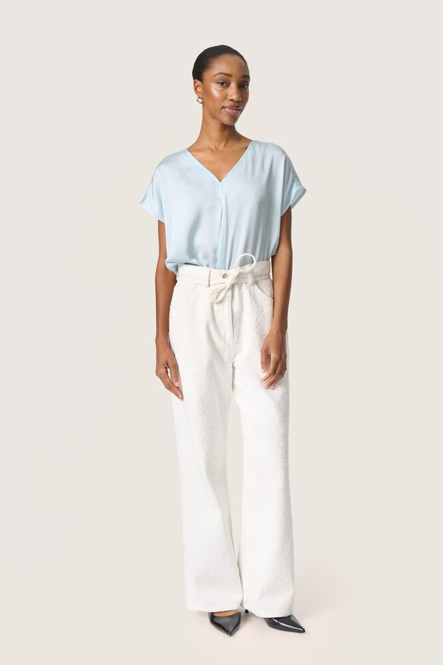 Lichtblauwe bloes Soaked In Luxury