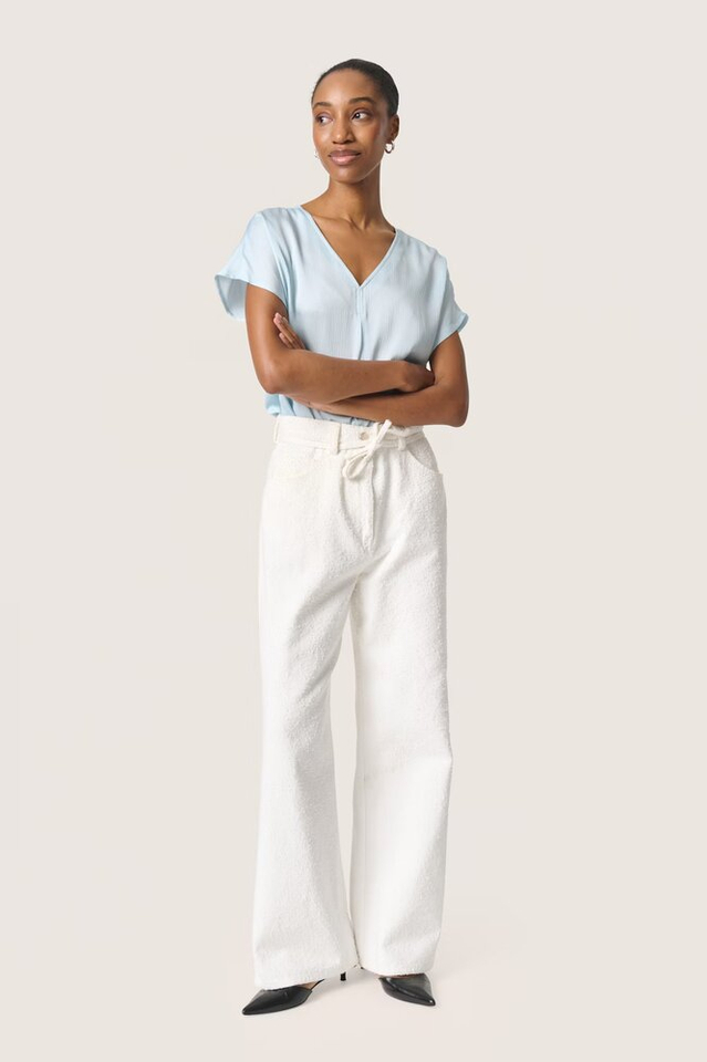 Lichtblauwe bloes Soaked In Luxury