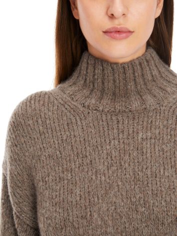 Donkerbeige pull met rechtopstaande kraag Marccain