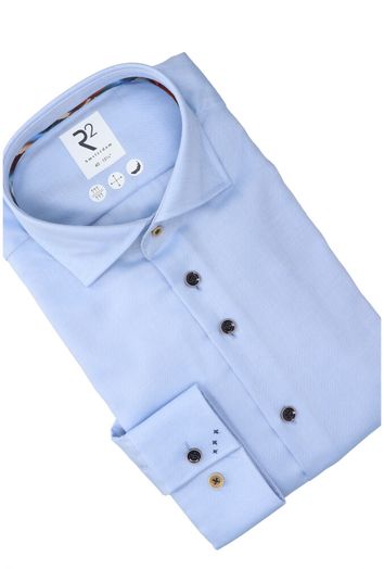 Lichtblauw katoenen hemd ( regular fit) met details en lange mouwen R2