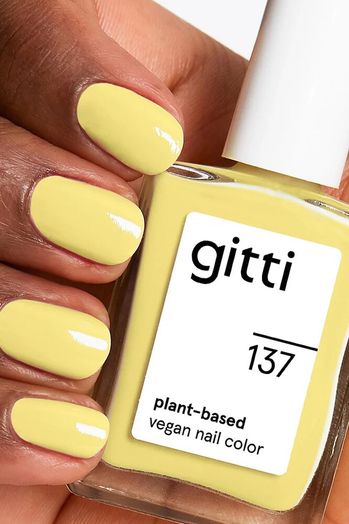 Uplifiting yellow nagellak Gitti