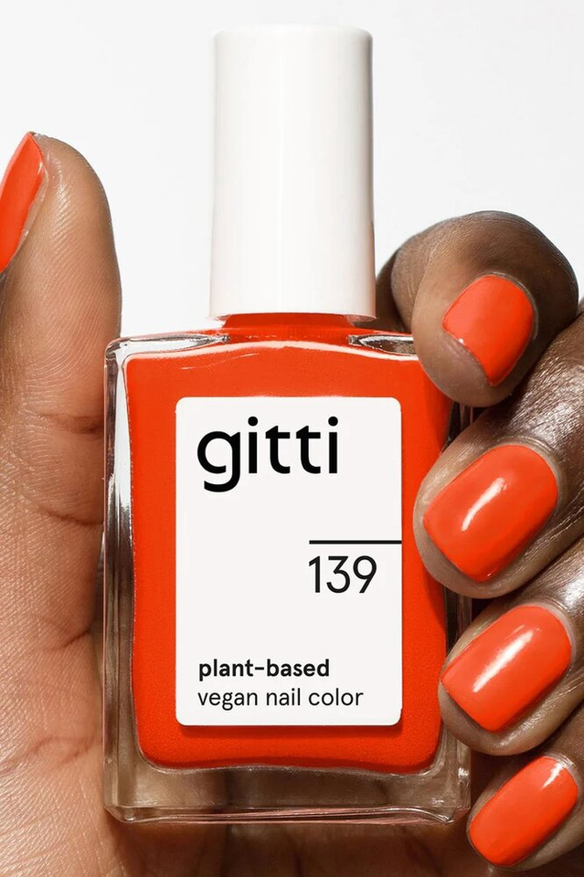 Fiery orange red nagellak Gitti