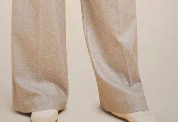 Taupe kleurige comfortabele broek met bandplooien in cashmere Liviana Conti