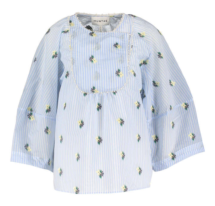 Ligt blue bloes Prestina Munthe 