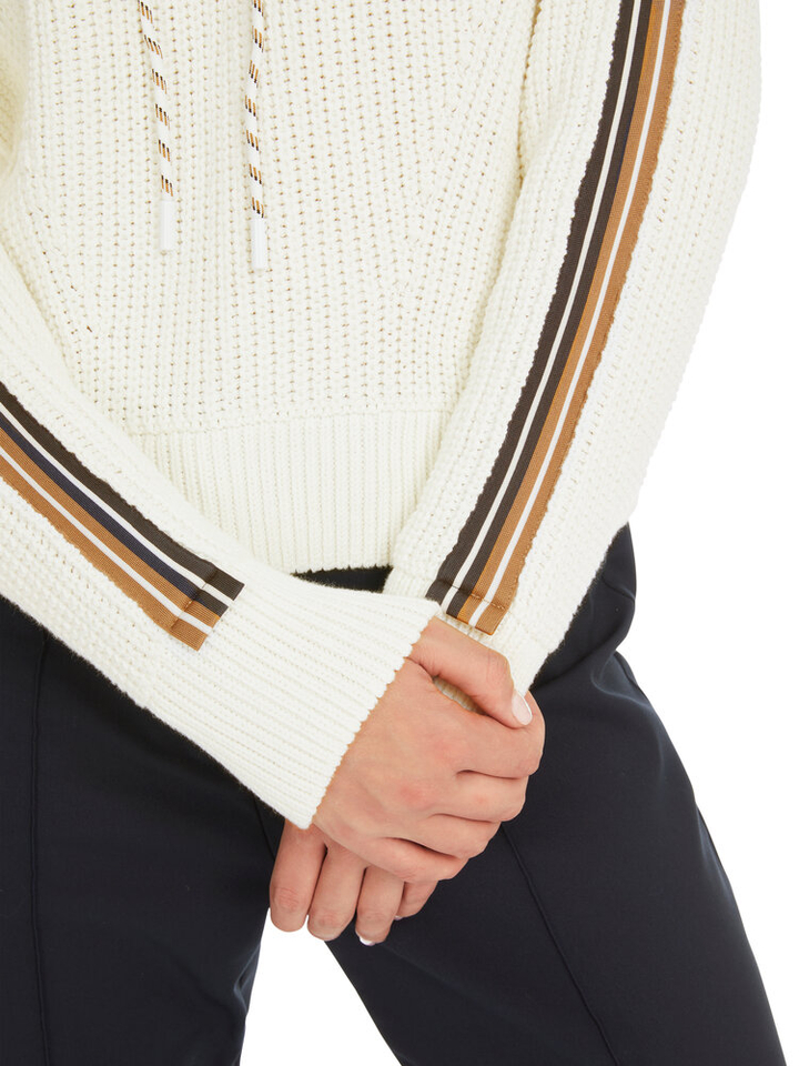 Witte gebreide trui met elastiek onderaan en speciale kraag Marccain