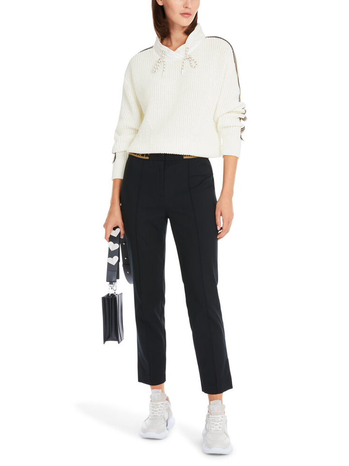 Witte gebreide trui met elastiek onderaan en speciale kraag Marccain