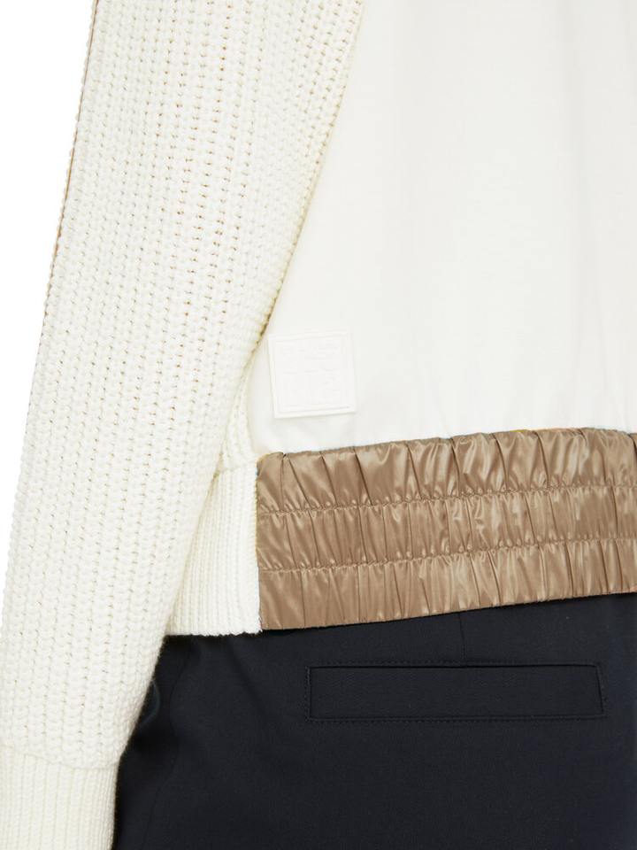 Witte gebreide trui met elastiek onderaan en speciale kraag Marccain