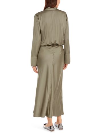 Groene glanzende jurk met strikdetail Marc Cain collections 