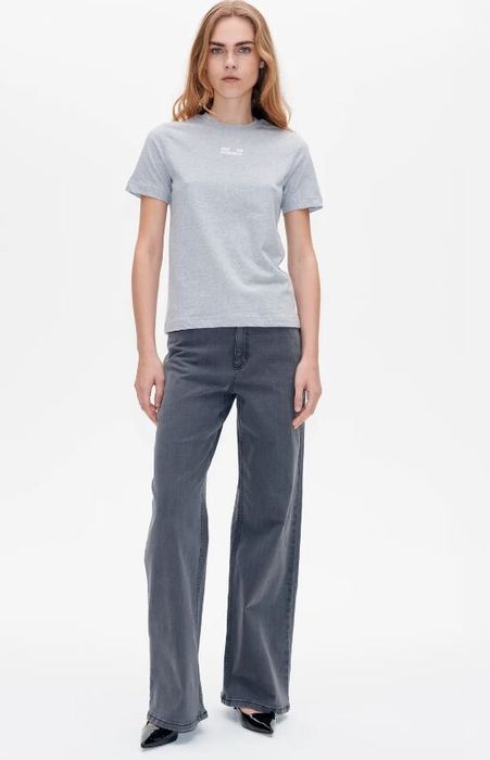 Grijze t-shirt met merknaam Jalona Baum Und Pferdgarten