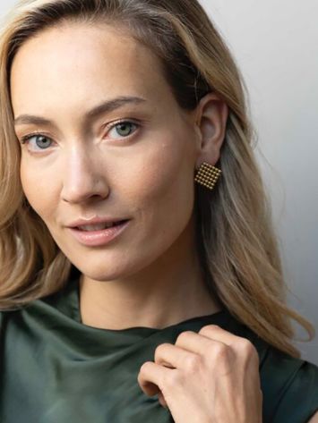 Gouden small dots oorbellen Ellen Beekman 