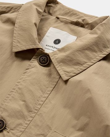 Beige jas in parachutestof Anerkjendt