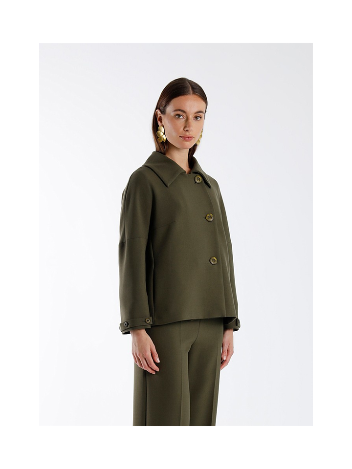 Groen uitlopend a-lijn jasje met 3/4 mouwen en plooi op de rug Coletta Furore 