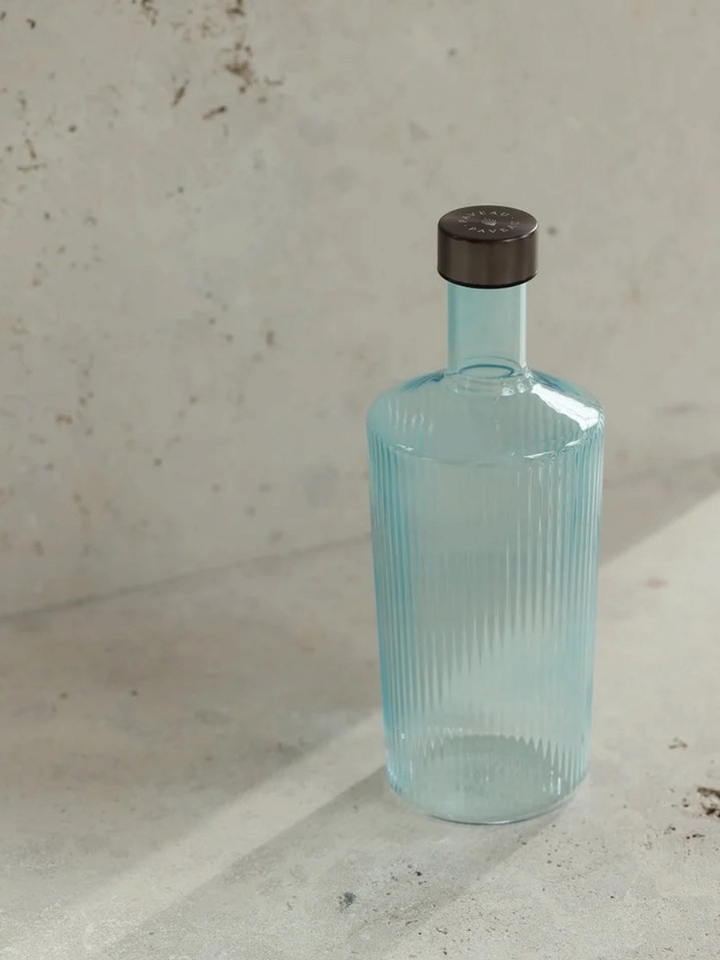 Blauwe Ribbed Bottle Lucky Paveau