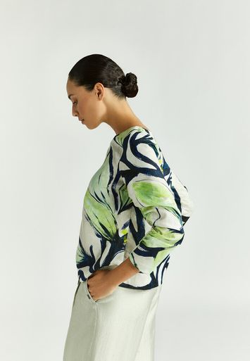Groene bloes met bloemenprint 