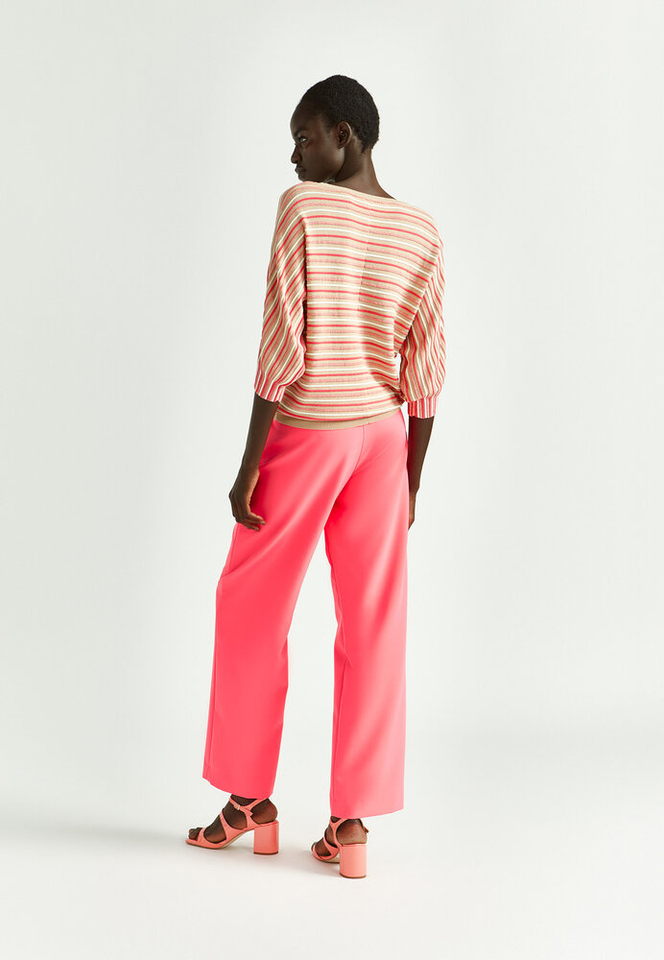 Zalmroze pull met multicolor gestreept motief Gaboni Xandres