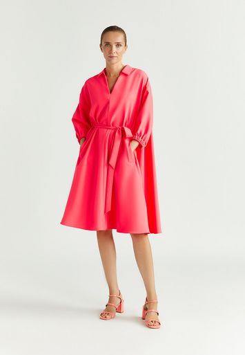 Fushia jurk met lint in de taille Kariena Xandres 