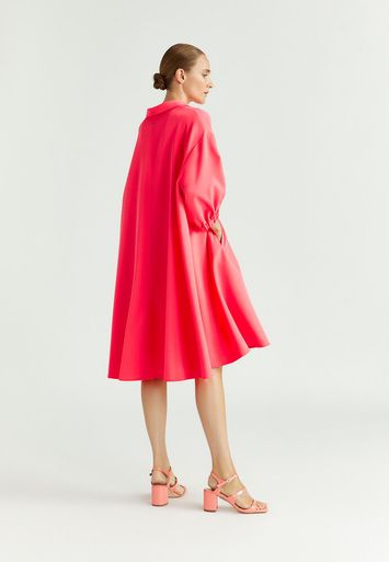 Fushia jurk met lint in de taille Kariena Xandres 