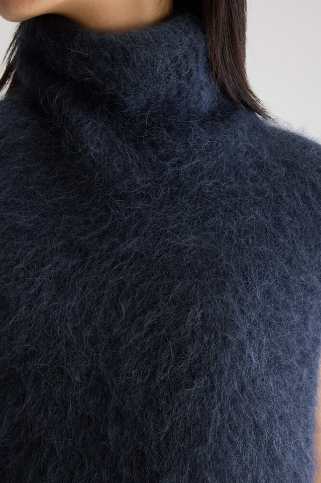 Blauwe wollen mouwloze trui 