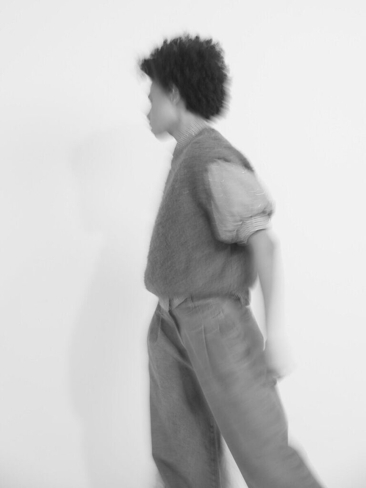 Dames shop the look van Bellerose, Diadora, Frnch en Neo Noir Winter 2025 shoot 1