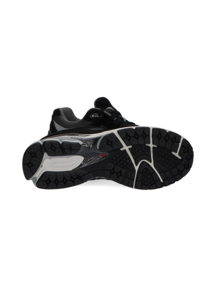 Stijlvolle zwarte sneaker met suede, model 2002R New Balance