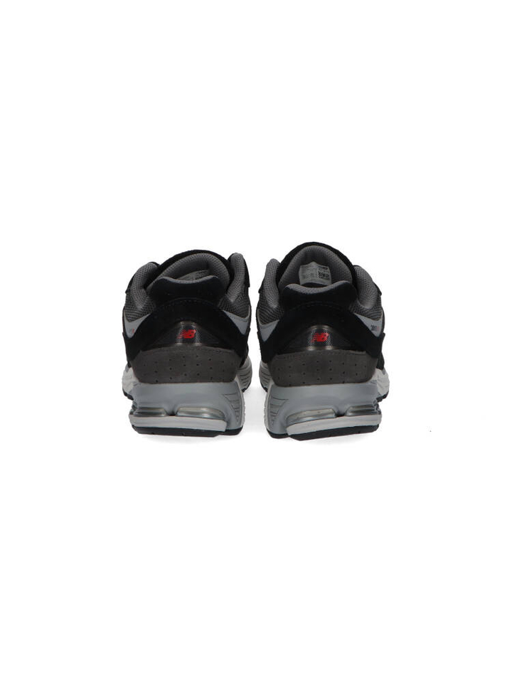 Stijlvolle zwarte sneaker met suede, model 2002R New Balance