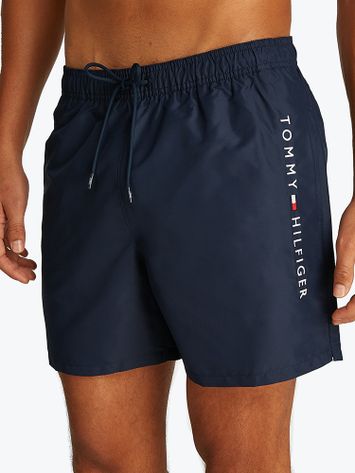 Donkerblauwe zwemshort met merknaam Tommy Hilfiger 