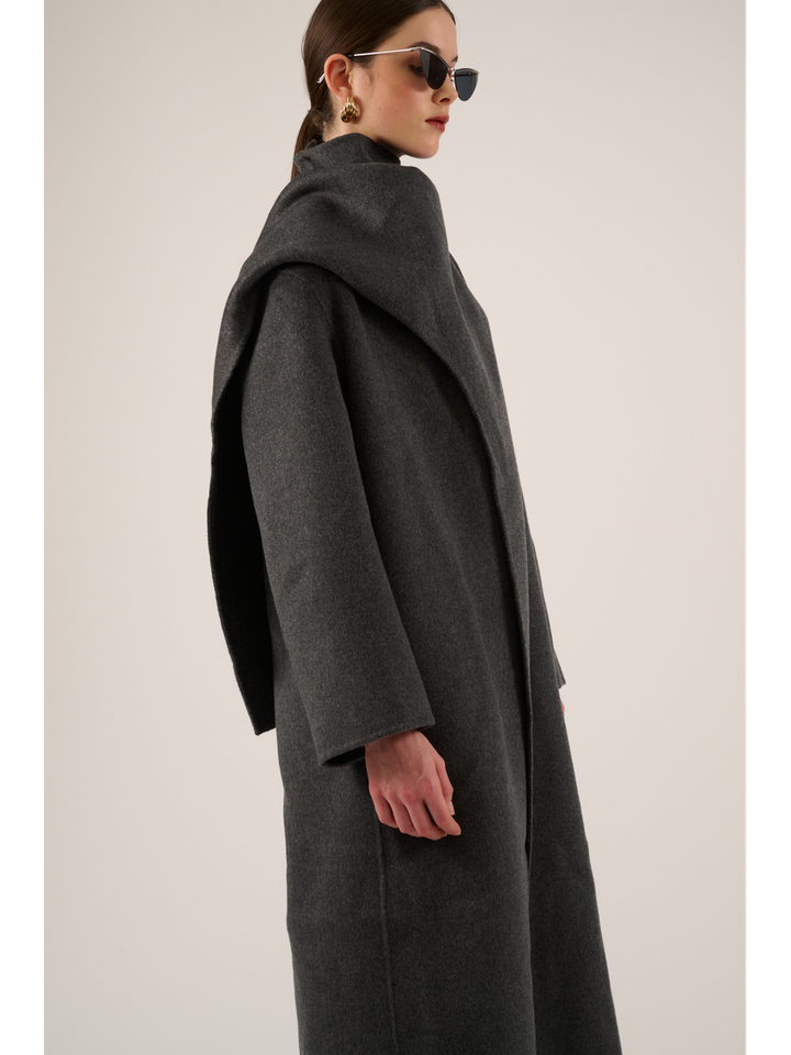 Grijze mantel Suzanne Oscar 