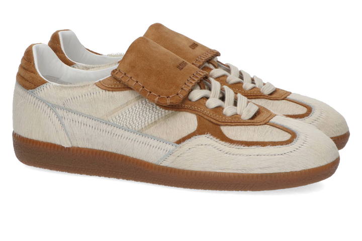 Tan sneakers Alohas 