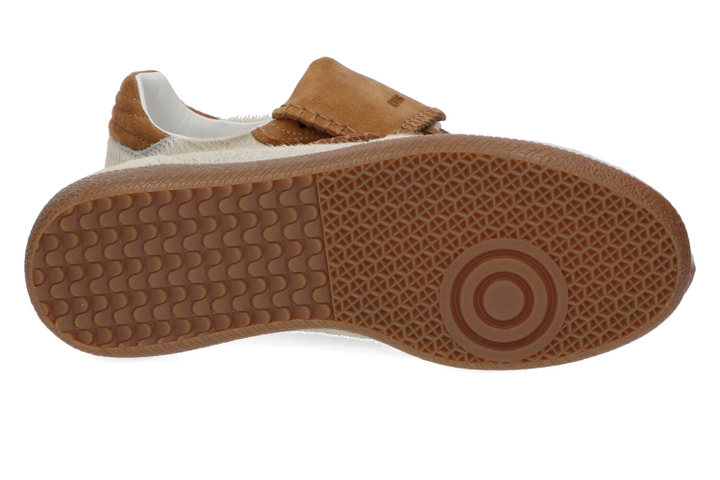 Tan sneakers Alohas 