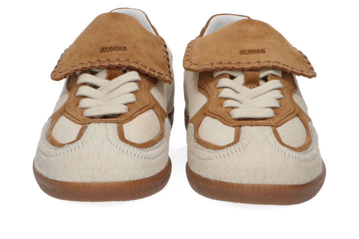 Tan sneakers Alohas 
