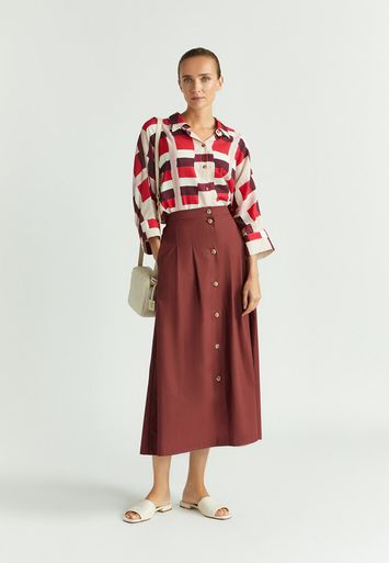 Bordeaux kleurige halflange rok met knopen Rayka Xandres 
