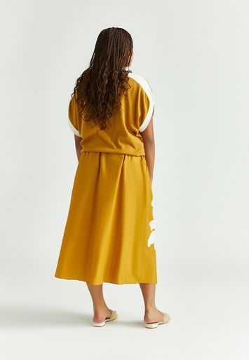 Okergele plooirok met witte bloemenprint Rila Xandres 